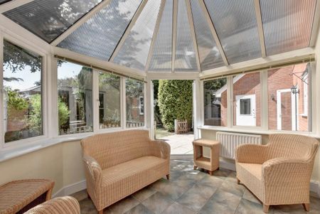 4 bedroom detached house to rent - Photo 2