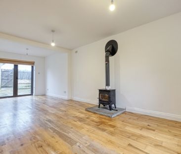 Spacious Detached Family Home with Garage available TO LET in Wymon... - Photo 6