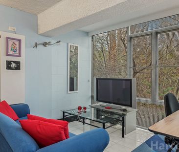 Perfect Location! - Photo 1