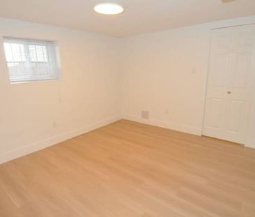 For Rent: 2 Bedroom near Skytrain **** - Photo 3