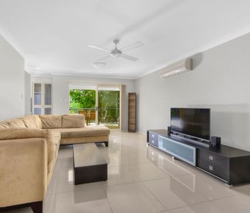 Spacious inner city unit - Photo 3