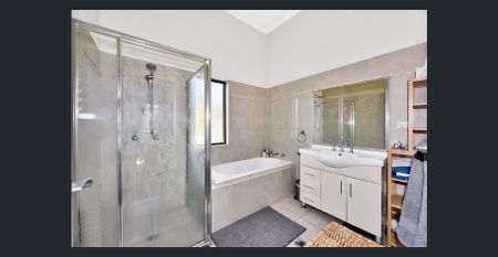 Modern Townhouse in Prime Ashfield Location - Photo 3