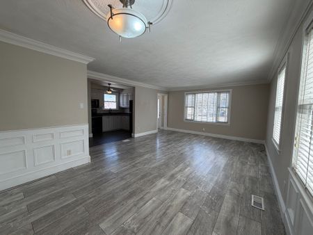 For Lease - 685 Armour Road Unit# Upper, Peterborough, Ontario - Photo 3