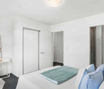 4 bedroom townhouse- stones throw from Hagley park - Photo 5