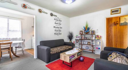 Three bedroom home in Otara! - Photo 3