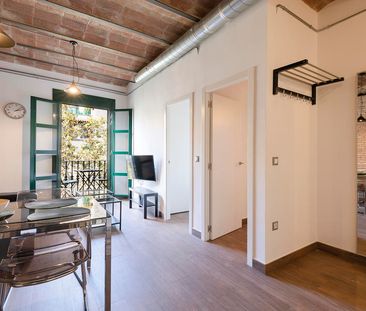 Charming Apartment Among the Historic Streets of El Born - Photo 2