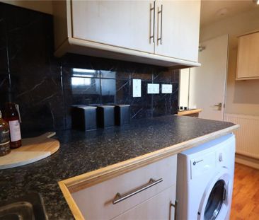 2 Bedroom Flat / Apartment - Westridge Road, Southampton - Photo 3