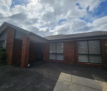 14 Manuka Place, MEADOW HEIGHTS - Photo 2