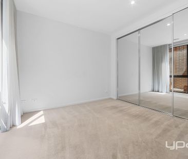 STUNNING 3 BEDROOM FAMILY HOME - Photo 4