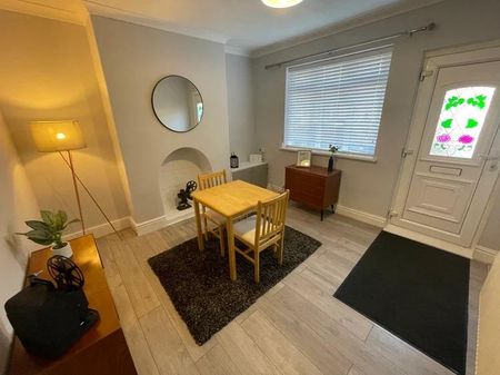 2 bedroom end of terrace house to rent - Photo 4