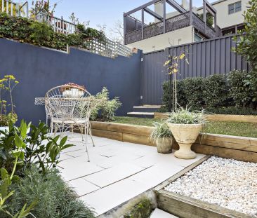 Rustic Sandstone Home With Harbour, Bridge & City Skyline views - - Photo 2