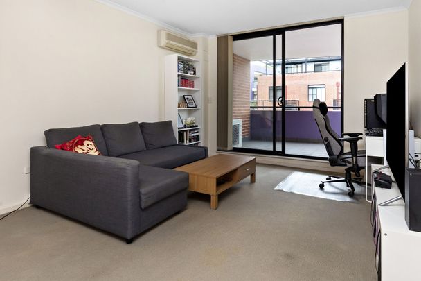 Executive apartment overlooking Mark Taylor Oval - Photo 1
