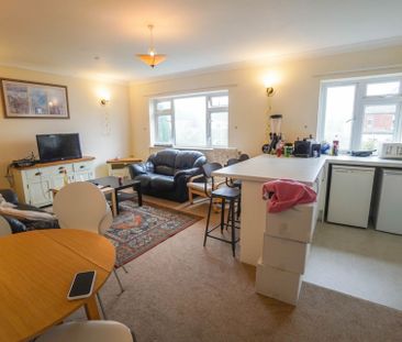 4 Bedroom Flat To Rent in Charminster - £2,040 pcm Tenancy Info - Photo 3