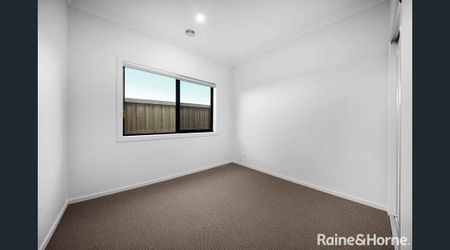 4 Bedroom Modern Comfort Living - Photo 5