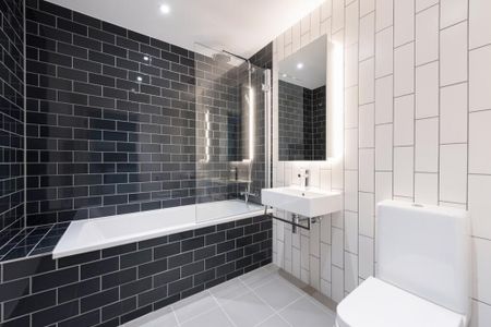 Studio Flat, Royal Crest Avenue, E16 - Photo 4