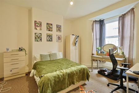 2 bedroom Student Flat to rent in Warwick Street, Heaton, Newcastle Upon Tyne, Ne6 - Photo 4