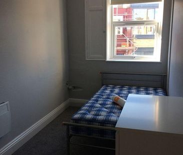 4 bedroom flat to rent - Photo 6