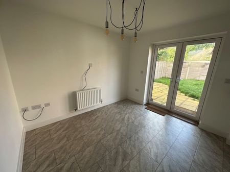 4 bedroom detached house to rent - Photo 5