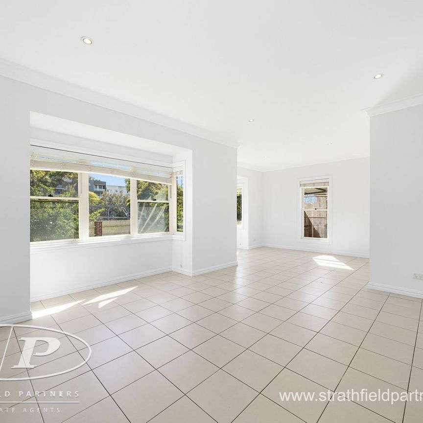 Spacious in a Prime Position - Photo 1