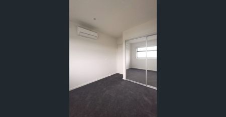 Modern Townhouse With Perfect Location! - Photo 5