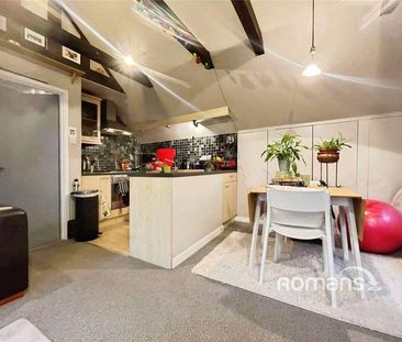 Lodge Hill Road, Lower Bourne, Farnham, Surrey, GU10 - Photo 6