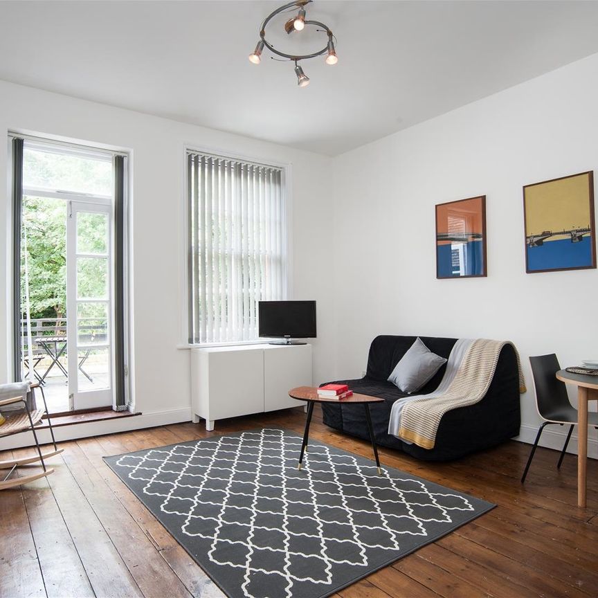 Finchley Road, London, London - Photo 1