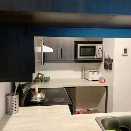 Great 2 bedroom condo. 2 floors. Amazing location. - Photo 3