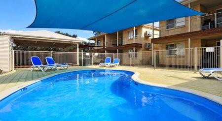 LAKESIDE APARTMENTS - Photo 4