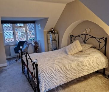 2 Bed Semi-Detached House, Alwyn Close, LU2 - Photo 2