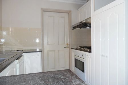 Modern Split Level Townhouse In Kogarah - Photo 3