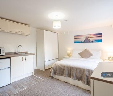 Studio to rent - Photo 1