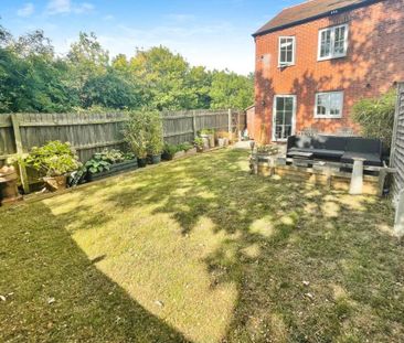 2 bedroom end of terrace house to rent - Photo 2