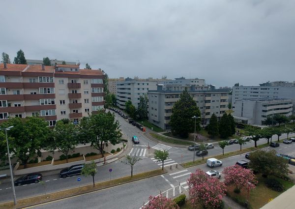 Apartamento T4 para Arrendamento com Garagem em zona prestigiada no Porto