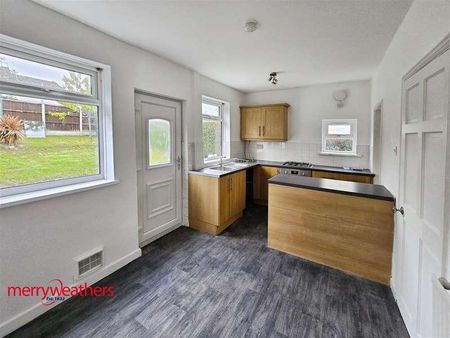 Heatons Bank, Rawmarsh, S62 - Photo 5