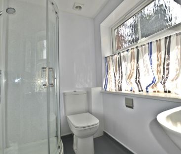 39 Alumhurst Road, Bournemouth, Dorset, BH4 8EW - Photo 2