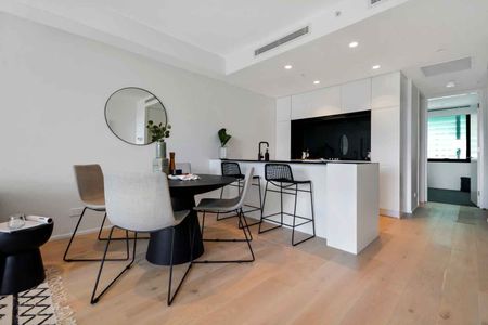 BEAUTIFULLY APPOINTED NORTH FACING APARTMENT WITH PARKING - Photo 5