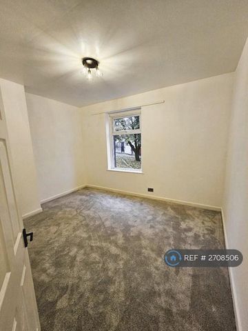 2 bedroom end of terrace house to rent - Photo 3