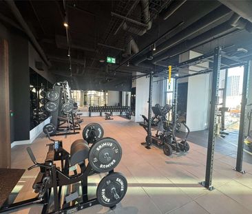 ALLOCATED PARKING WITH EV CHARGING POINT INCLUDED! Fully Furnished ... - Photo 3