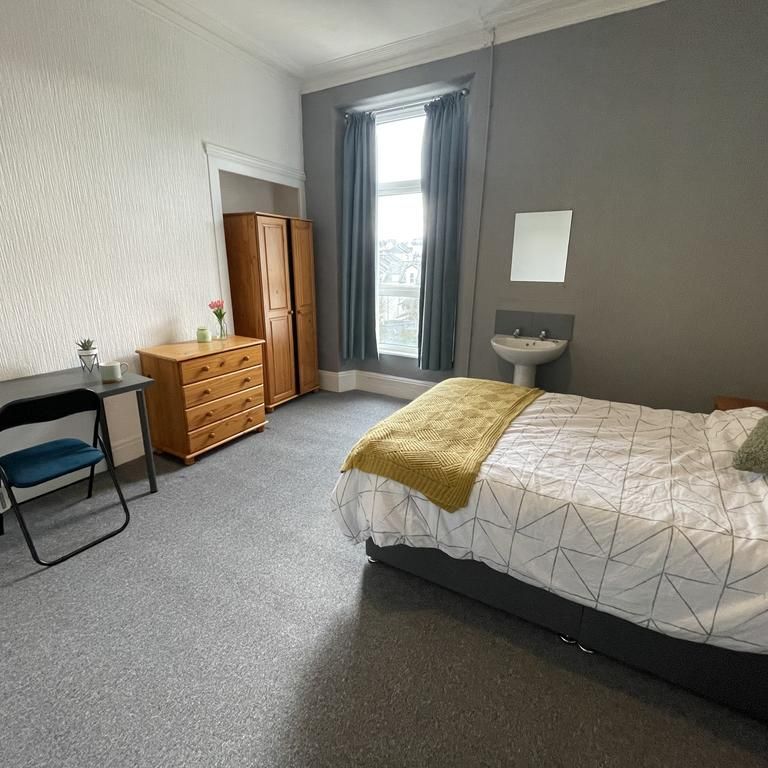 10 bedroom house share to rent - Photo 1