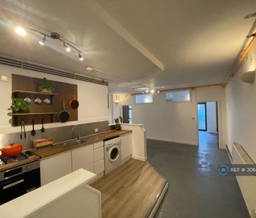 2 bedroom flat to rent - Photo 6