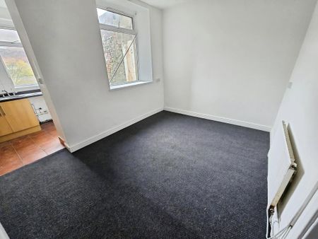 5 bedroom terraced house to rent - Photo 2