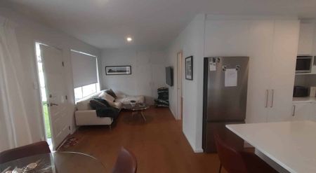 Sun-Soaked and Stylish Living in Redcliffs - Photo 5