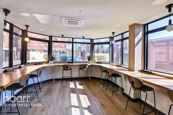 1 bedroom in a flat share to rent - Photo 1