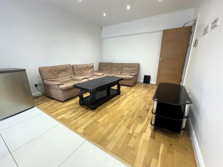 1 bedroom in a house share to rent - Photo 3