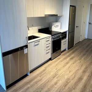 Hwy 400/Highway 7-Luxurious 1Bdrm+Den 1Bath 1Locker - Photo 2