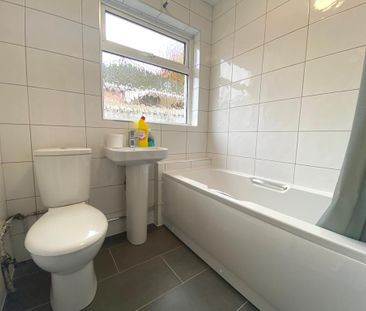 2 bedroom semi-detached bungalow to rent - Photo 3