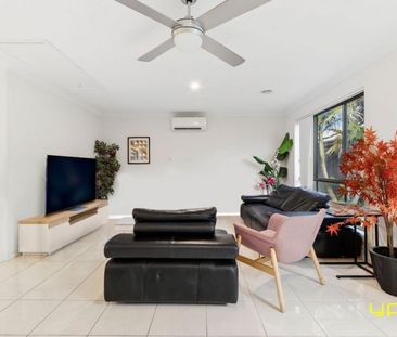 Charming Family Home in Cranbourne East - Photo 2