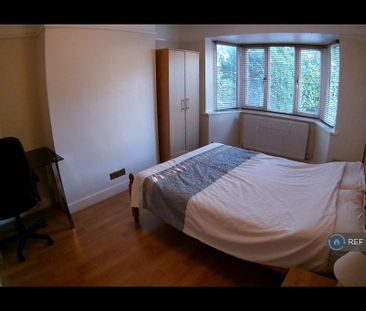 4 bedroom semi-detached house to rent - Photo 4