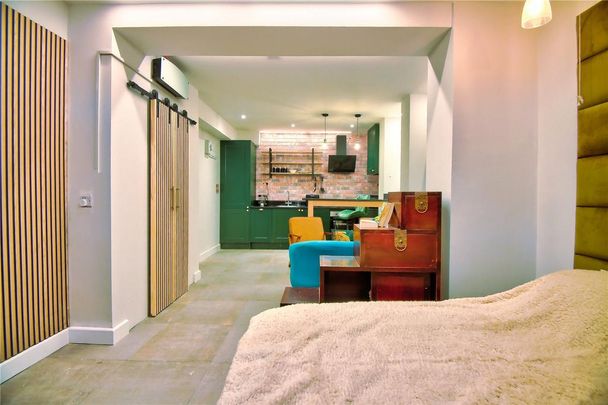 Studio to rent - Photo 1