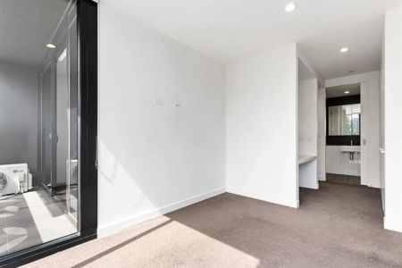 Luxury One Bedroom Apartment - Photo 4